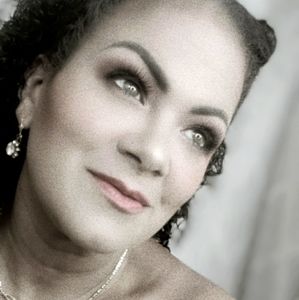 Meet your Posher, Lola